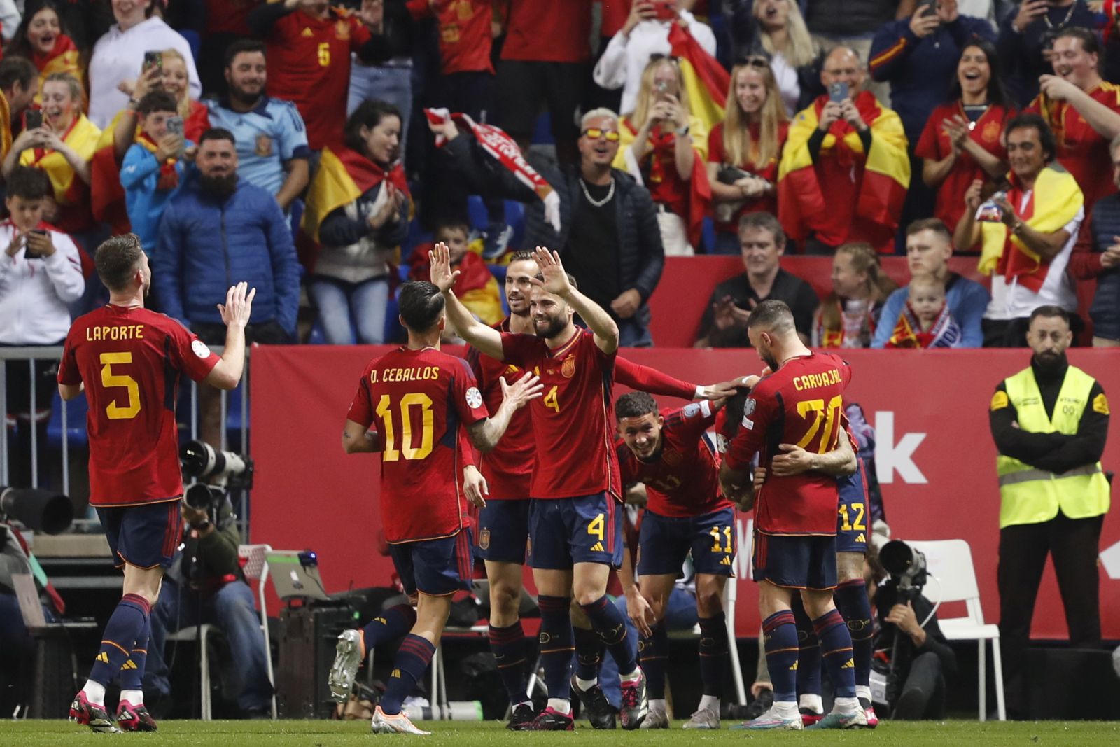 epa10543483 Spain's players celebrate after scoring during the Euro 2024 Qualifier soccer match between Spain and Norway, in Malaga, southern Spain, 25 March 2023.  EPA/Jorge Zapata