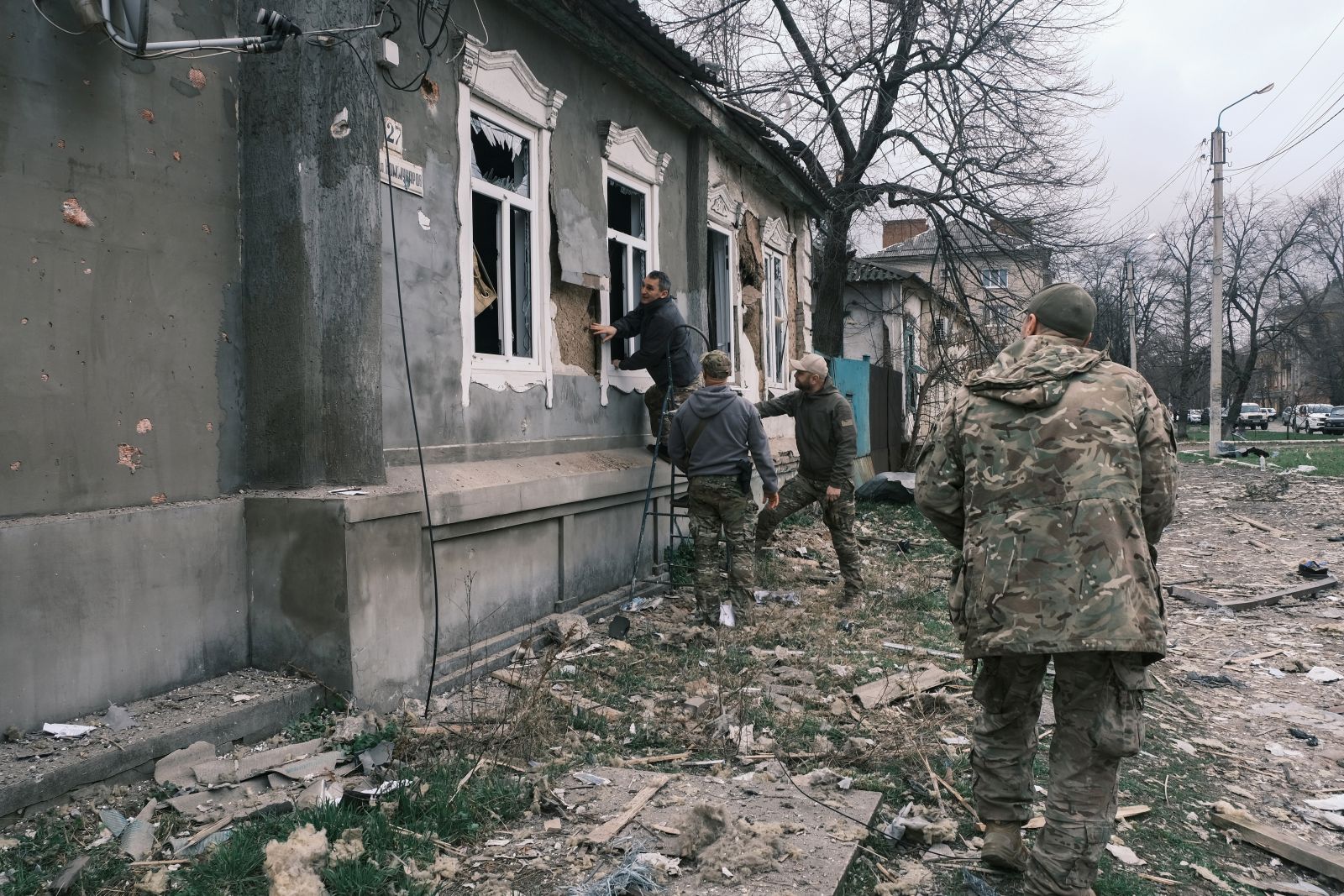 epa10545827 Investigators survey the damage after a missile strike in Sloviansk, Donetsk region, Ukraine, 27 March 2023. One person was killed and 25 people injured in Russian missile strikes on Sloviansk and Druzhkivka, according to the Head of the Donetsk Regional Military Administration, Pavlo Kyrylenko. Russian troops on 24 February 2022, entered Ukrainian territory, starting a conflict that has provoked destruction and a humanitarian crisis.  EPA/Maria Senovilla