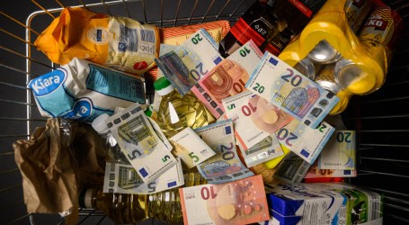 Francuski supermarketi pristali na “antiinflacijsku košaricu”, tromjesečno sniženje cijena
