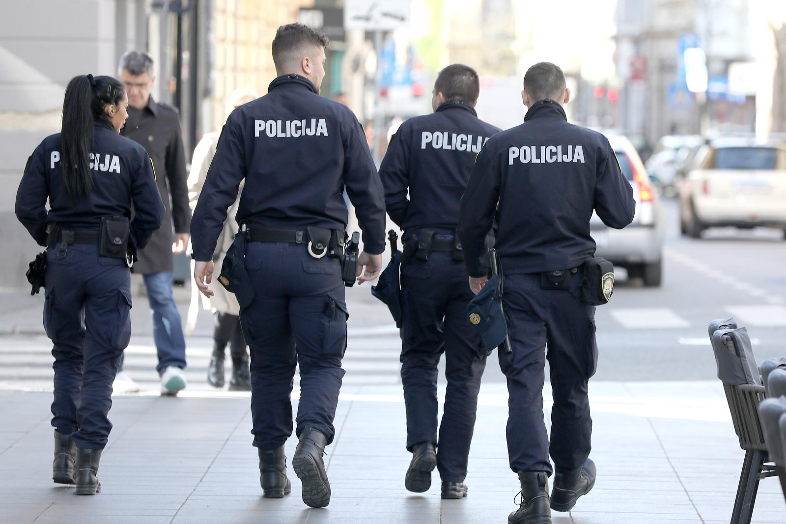 13.04.2022., Zagreb - Policajci u ophodnji. Photo: Patrik Macek/PIXSELL