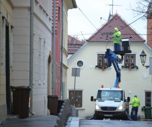 22.01.2021.,Zagreb - Popravak elektricne mreze na Gornjem gradurr Photo: Sanjin Strukic/PIXSELL