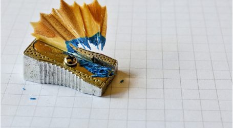 Šiljila, gumice, pernice, olovke, izložba u galeriji Hrvatskog školskog muzeja