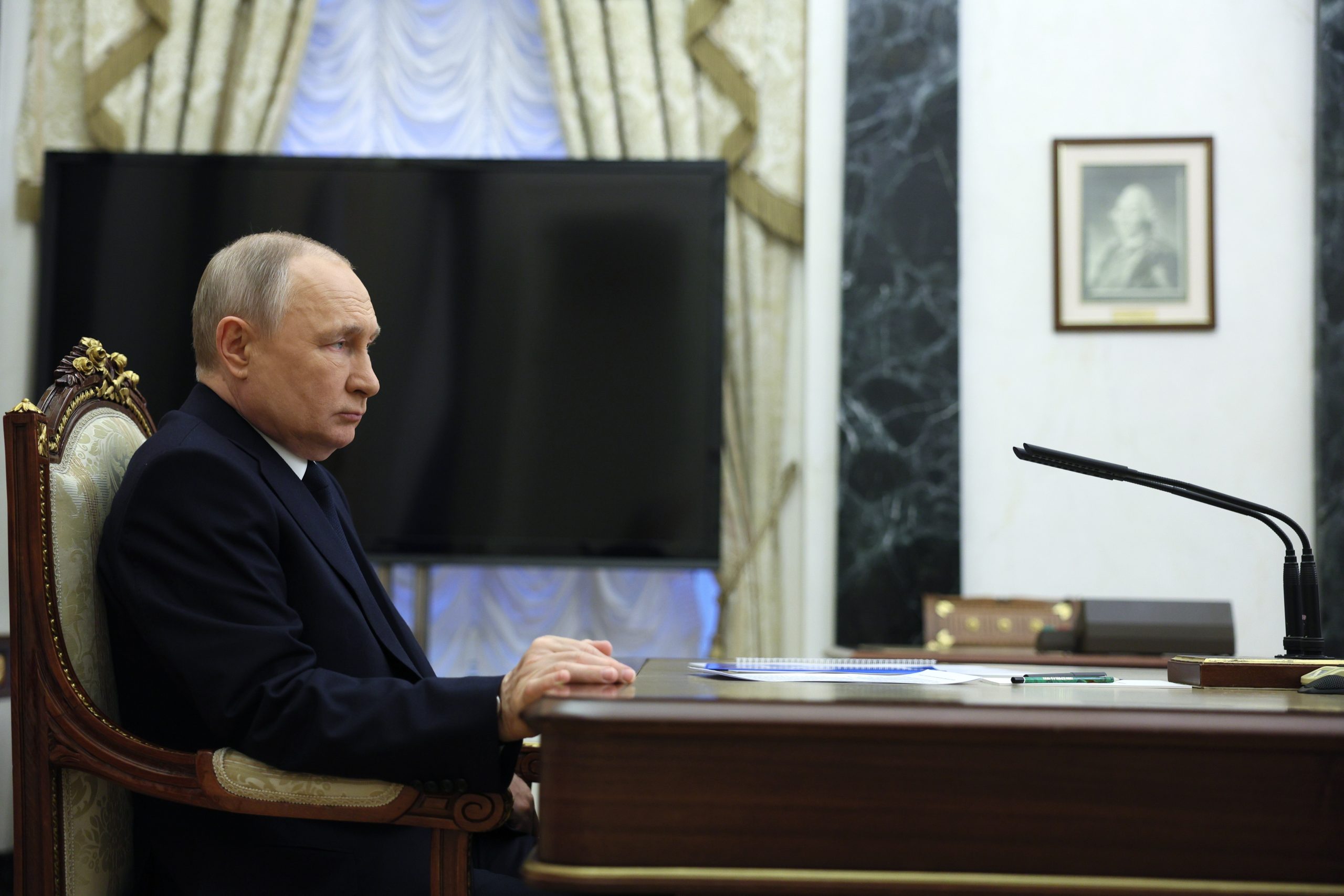 epa10543195 Russian President Vladimir Putin during his meeting with Transport Minister Vitaly Savelyev in Moscow, Russia 25 March 2023.  EPA/GAVRIIL GRIGOROV / SPUTNIK / KREMLIN POOL MANDATORY CREDIT