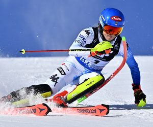 epa10474287 Mikaela Shiffrin of the United States in action during the first run of the women's slalom race at the FIS Alpine Skiing World Championships in Meribel, France, 18 February 2023.  EPA/JEAN-CHRISTOPHE BOTT