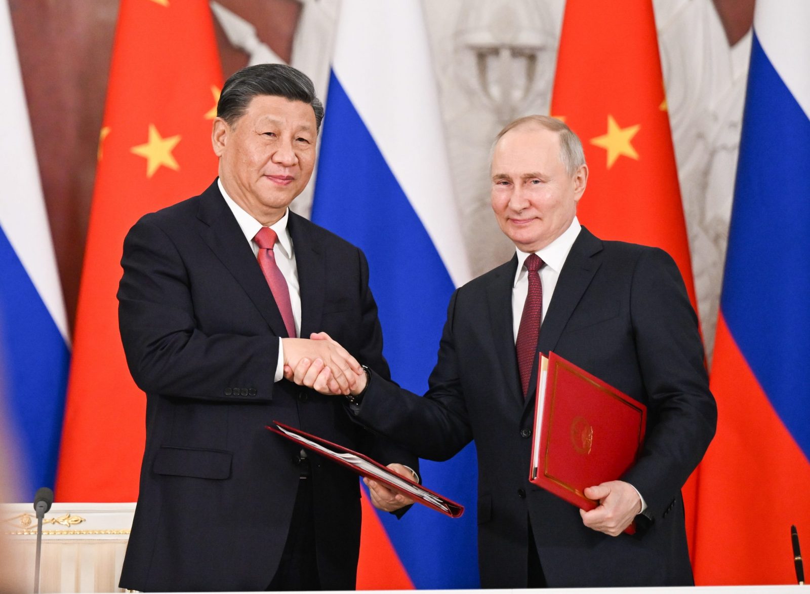 epa10536292 Chinese President Xi Jinping and Russian President Vladimir Putin shake hands after jointly signing a Joint Statement of the People's Republic of China and the Russian Federation on 'Deepening the Comprehensive Strategic Partnership of Coordination for the New Era' and a Joint Statement of the President of the People's Republic of China and the President of the Russian Federation on 'Pre-2030 Development Plan on Priorities in China-Russia Economic Cooperation' in Moscow, Russia, 21 March 2023 (issued 22 March 2023). Xi held talks with Putin at the Kremlin in Moscow.  EPA/XINHUA / Xie Huanchi CHINA OUT / MANDATORY CREDIT  EDITORIAL USE ONLY