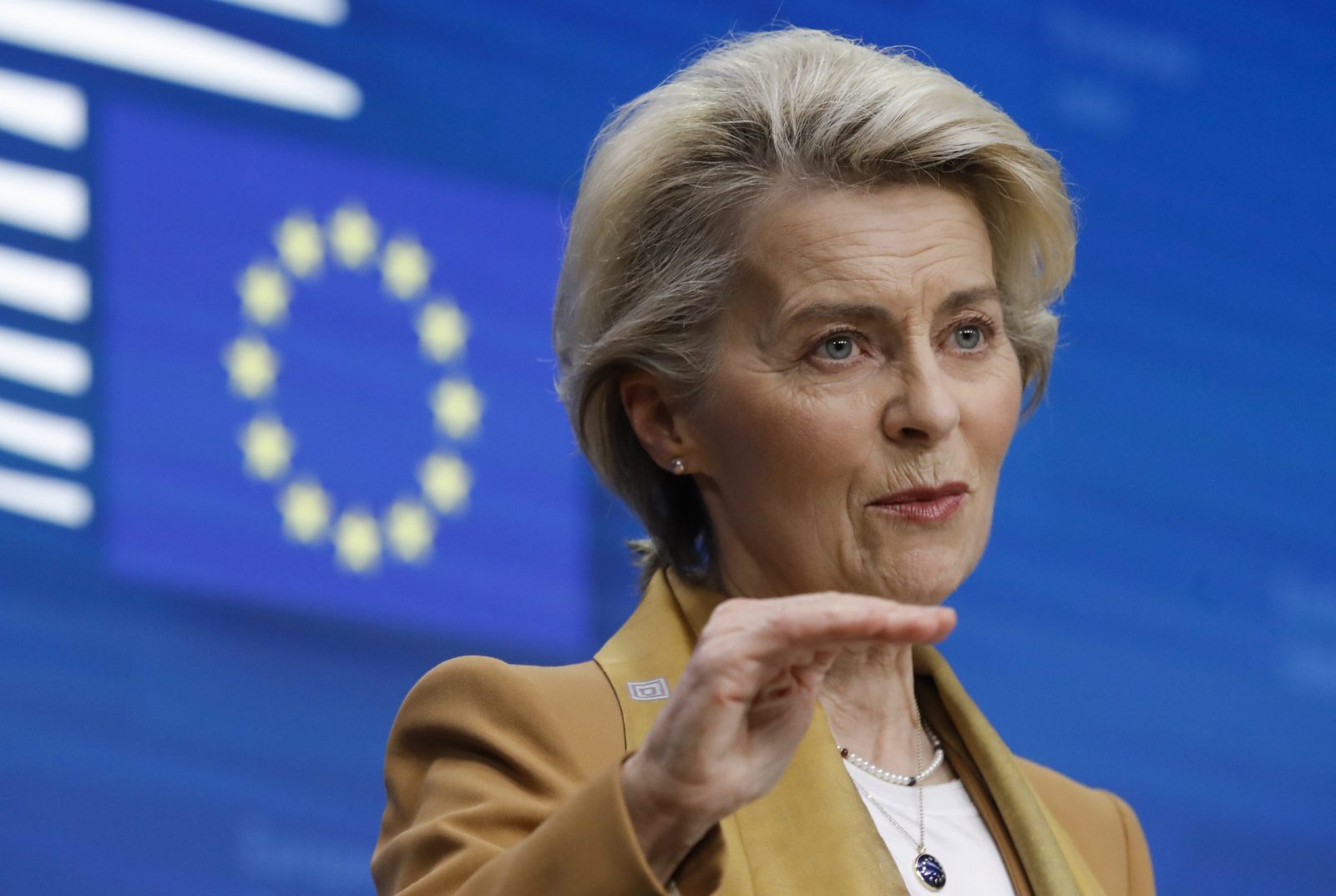 epa10539494 European Commission President Ursula von der Leyen gives a press briefing at the end of first day of  EU Summit in Brussels, Belgium, 23 March 2023. EU leaders meet for a two-day summit in Brussels to discuss the latest developments in relation to 'Russia's war of aggression against Ukraine' and continued EU support for Ukraine and its people. The leaders will also debate on competitiveness, single market and the economy, energy, external relations among other topics, including migration.  EPA/OLIVIER HOSLET