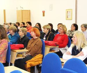 Bjelovar, 27.03.2023. - U ponedjeljak u gradskoj upravi održana je uvodna konferencija treće faza projekta Zaželi - Bjelovar koji se financira iz Europskog socijalnog fonda i zapošljava 31 ženu. Gradonačelnik Dario Hrebak naglasio je kako je riječ o sjajnom programu koji se na žalost privodi kraju. 
foto HINA/ Igor KOKORUŠ/ ml