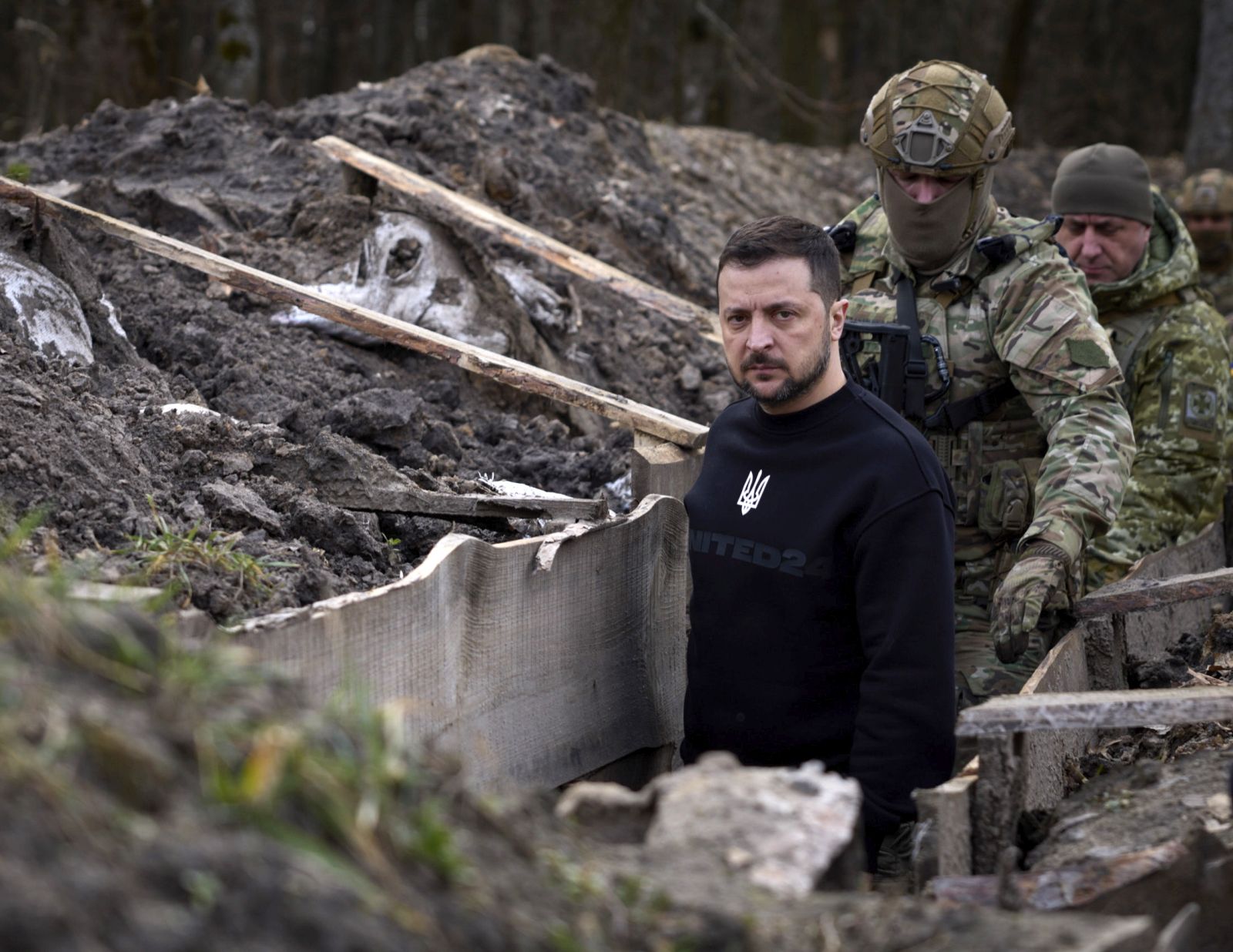 epa10547200 A handout photo made available by the Ukrainian Presidential Press Service shows Ukrainian President Volodymyr Zelensky walking through a trench at an undisclosed position of Ukrainian frontier guards in the Sumy area, Ukraine, 28 March 2023. Zelensky inspected the units of the State Border Guard Service during his working visit to the border area with Russia. Russian troops on 24 February 2022, entered Ukrainian territory, starting a conflict that has provoked destruction and a humanitarian crisis.  EPA/PRESIDENTIAL PRESS SERVICE HANDOUT  HANDOUT EDITORIAL USE ONLY/NO SALES