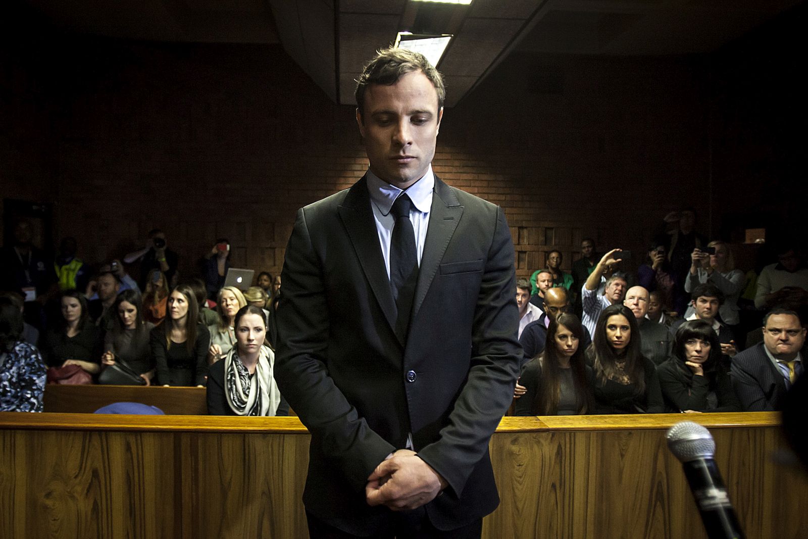 epa10549899 (FILE) Defendant Oscar Pistorius (C) appears in the Pretoria Magistrates court in Pretoria, South Africa, 19 August 2013 (reissued 30 March 2023). South Africa's Correctional Services holds a parole hearing for Oscar Pistorius on 31 March 2023. Former paralympic athlete Pistorius is serving a 13 years and five months imprisonment sentence after an appeal court ìn 2017 found him guilty of the murder of his girlfriend Reeva Steenkamp. Pistorius is eligible for parole after having served half of his sentence.  EPA/STRINGER *** Local Caption *** 50960865