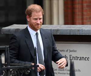 epa10550750 Britain's Prince Harry, Duke of Sussex departs the High Court in London, Britain, 30 March 2023.  Prince Harry has appeared at the High Court in a hearing related to his privacy lawsuit against Associated Newspapers. Harry is suing the Daily Mail newspaper over phone-tapping and breaches of privacy.  EPA/ANDY RAIN