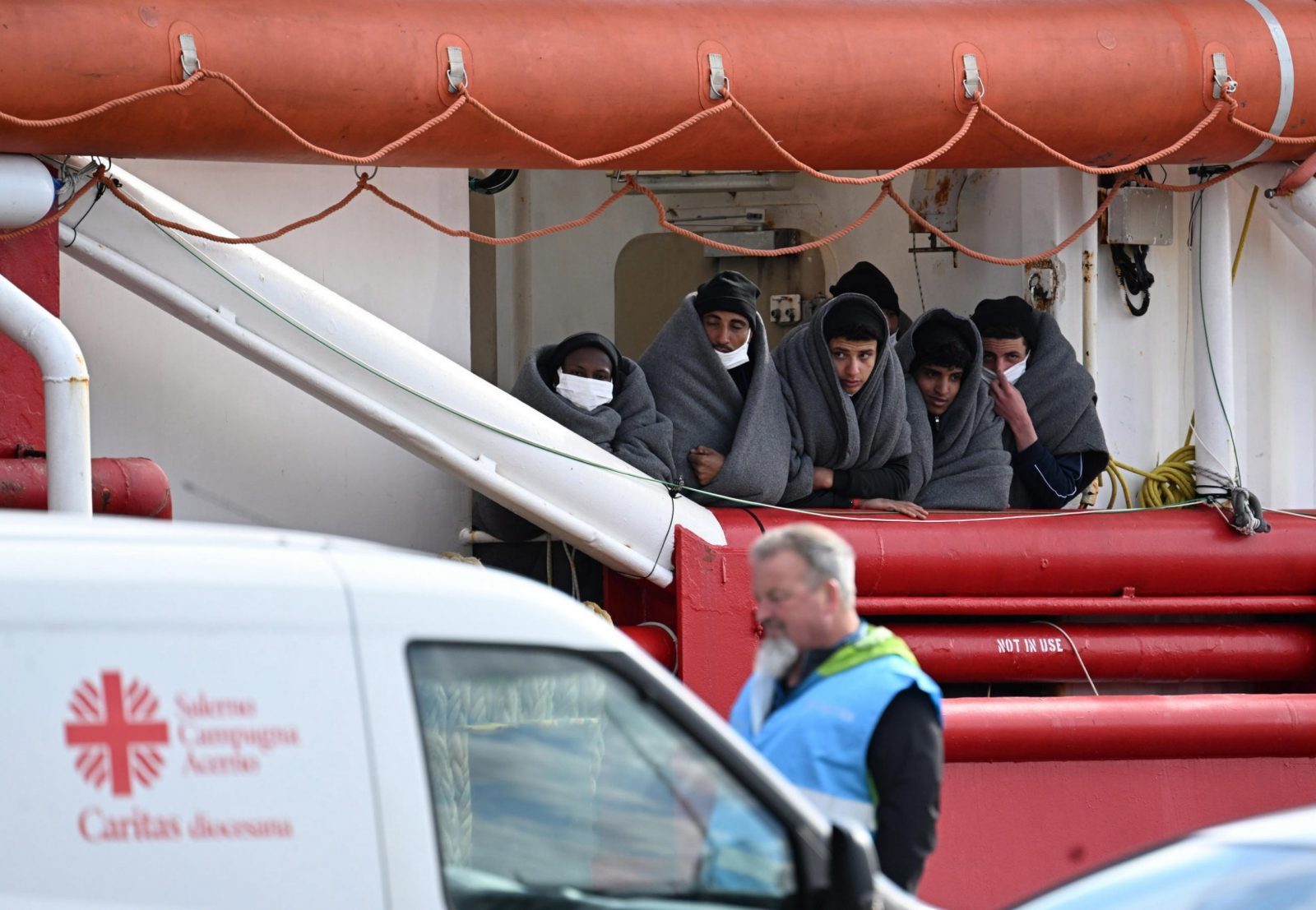 epa10557907 Migrants disembark from the ship Ocean Viking moored at the port of Salerno, Italy, 04 April 2023. The search-and-rescue ship reached Salerno port earlier the day with 92 migrants, 51 of them minors, on board who were rescued off the Libyan coast.  EPA/Massimo Pica