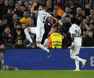 epa10560581 Real Madrid's striker Karim Benzema (L) celebrates after scoring the 0-3 goal during the Spanish King's Cup semifinal second leg soccer match between FC Barcelona and Real Madrid, in Barcelona, Spain, 05 April 2023.  EPA/Siu Wu