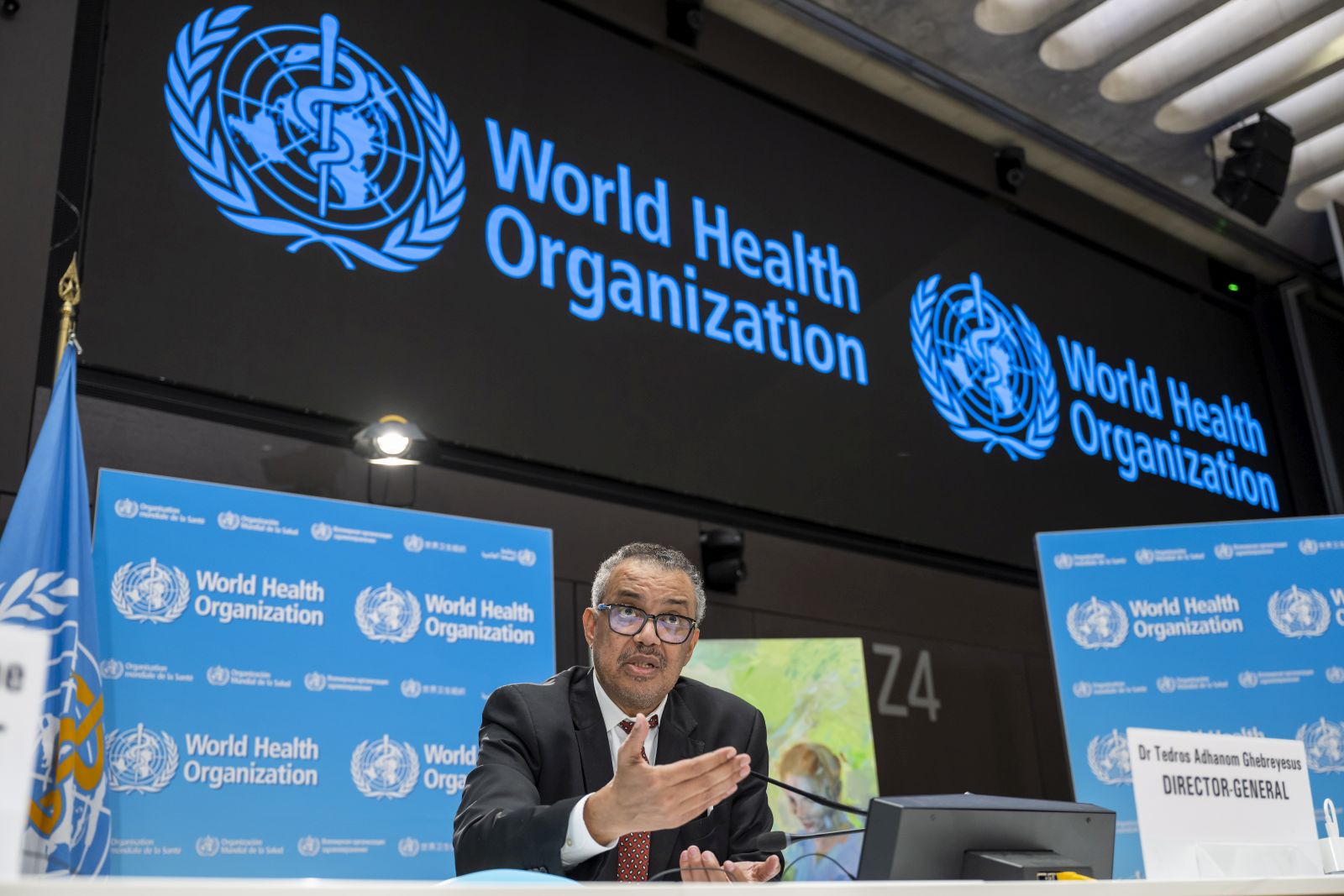 epa10561588 Director General of the World Health Organization (WHO) Tedros Adhanom Ghebreyesus speaks to journalists during a press conference about the Global WHO on World Health Day and the organization's 75th anniversary at the WHO headquarters in Geneva, Switzerland, 06 April 2023. The WHO marks the 75th anniversary of its founding on 07 April.  EPA/MARTIAL TREZZINI