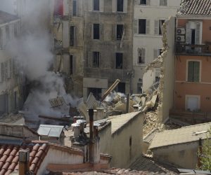 epa10566337 The site of an explosion leading to the collapse of at least one building in Marseille, France, 09 April 2023. Several people were injured, according to the police and the cause is still unknown.  EPA/FRANCK PENNANT MAXPPP OUT, MANDATORY CREDIT PHOTOPQR/LA PROVENCE/FRANCK PENNANT