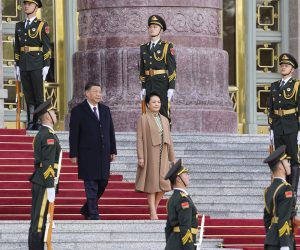 epa10572347 Chinese President Xi Jinping (R) and his wife, Peng Liyuan walk down the steps ahead of a welcome ceremony for Brazil's President at the Great Hall of the People in Beijing, China, 14 April 2023.  EPA/KEN ISHII / POOL