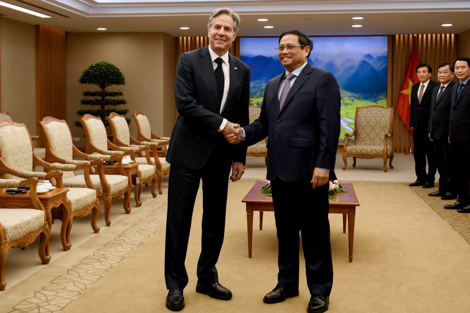 epa10573195 Vietnamese Prime Minister Pham Minh Chinh (R) shakes hands with US Secretary of State Antony Blinken (L) before their meeting at the Office of the Government in Hanoi, Vietnam, on 15 April 2023.  EPA/NHAC NGUYEN / POOL