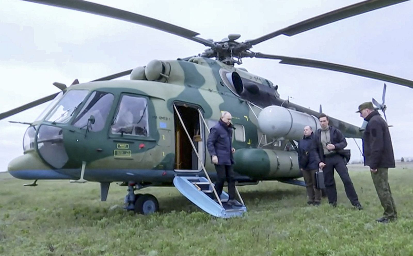 epa10577999 A handout still image taken from handout video provided by Kremlin.ru shows Russian President Vladimir Putin visiting the headquarters of the ‘Dnieper’ army group in the Kherson Region, 18 April 2023. Putin made working trips to the headquarters of the Dnieper grouping of troops in the Kherson direction and to the headquarters of the Vostok National Guard in the Luhansk People's Republic.  EPA/KREMLIN.RU/HANDOUT HANDOUT HANDOUT EDITORIAL USE ONLY/NO SALES HANDOUT EDITORIAL USE ONLY/NO SALES