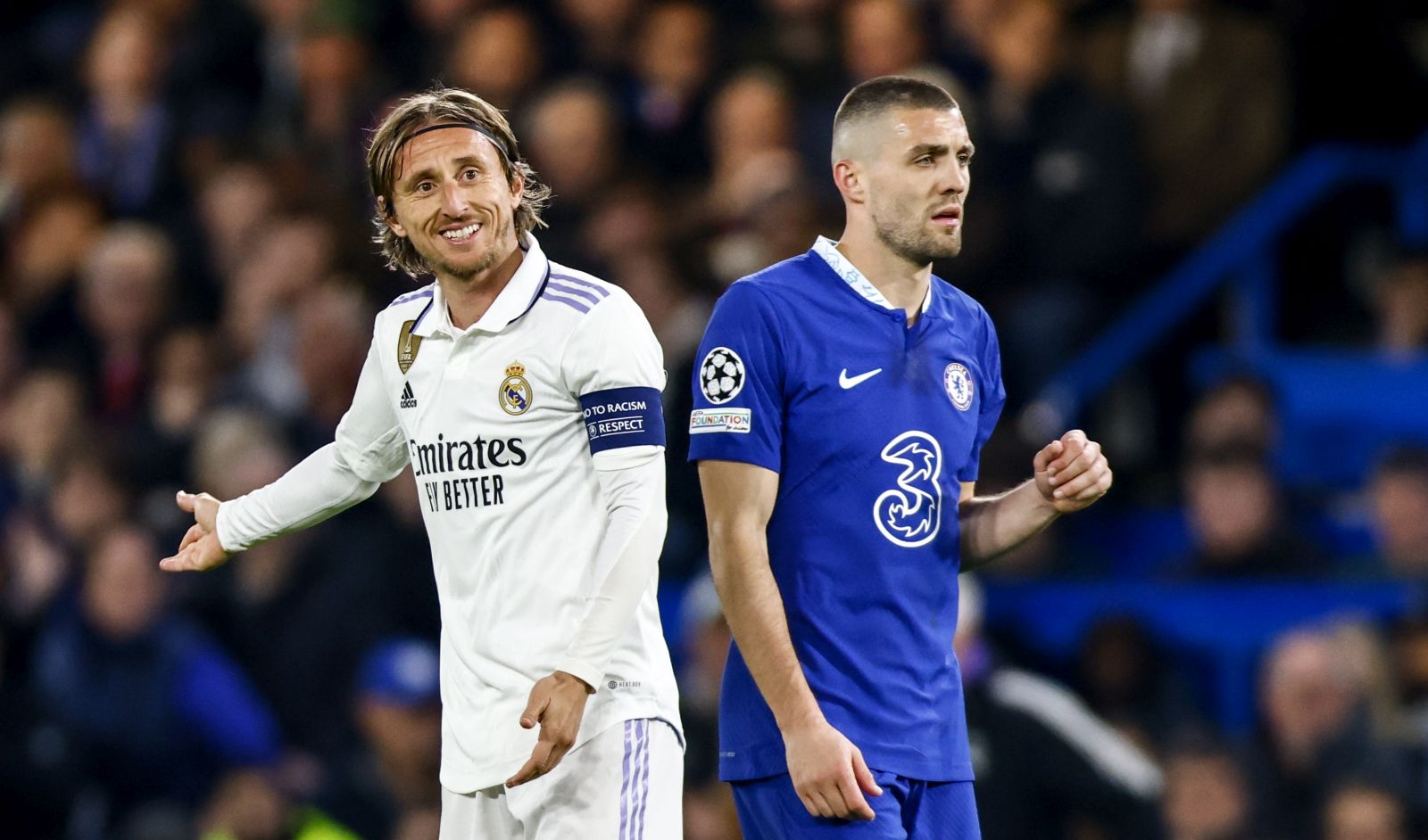 epa10579211 Luka Modric of Real Madrid (L) reacts next to Mateo Kovacic of Chelsea during the UEFA Champions League quarter final, 2nd leg match between Chelsea and Real Madrid in London, Britain, 18 April 2023.  EPA/TOLGA AKMEN