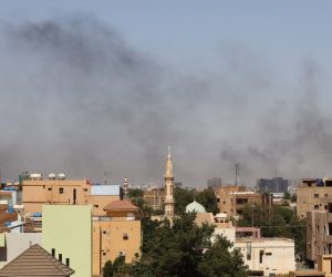 epa10579954 Smoke rises over the city during the ongoing fighting between Sudanese army and paramilitaries of the Rapid Support Forces (RSF) in Khartoum, Sudan, 19 April 2023. A power struggle erupted since 15 April between the Sudanese army led by army Chief General Abdel Fattah al-Burhan and the paramilitaries of the Rapid Support Forces (RSF) led by General Mohamed Hamdan Dagalo, resulting in at least 200 deaths according to doctors' association in Sudan.  EPA/STRINGER