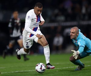 epa10584552 Kylian Mbappe of PSG (L) of Paris scores the 0-2 lead goal against Angers goalkeeper Paul Bernardoni (R)  during the French Ligue 1 soccer match between Angers and Paris Saint Germain in Angers, France, 21 April 2023.  EPA/MOHAMMED BADRA