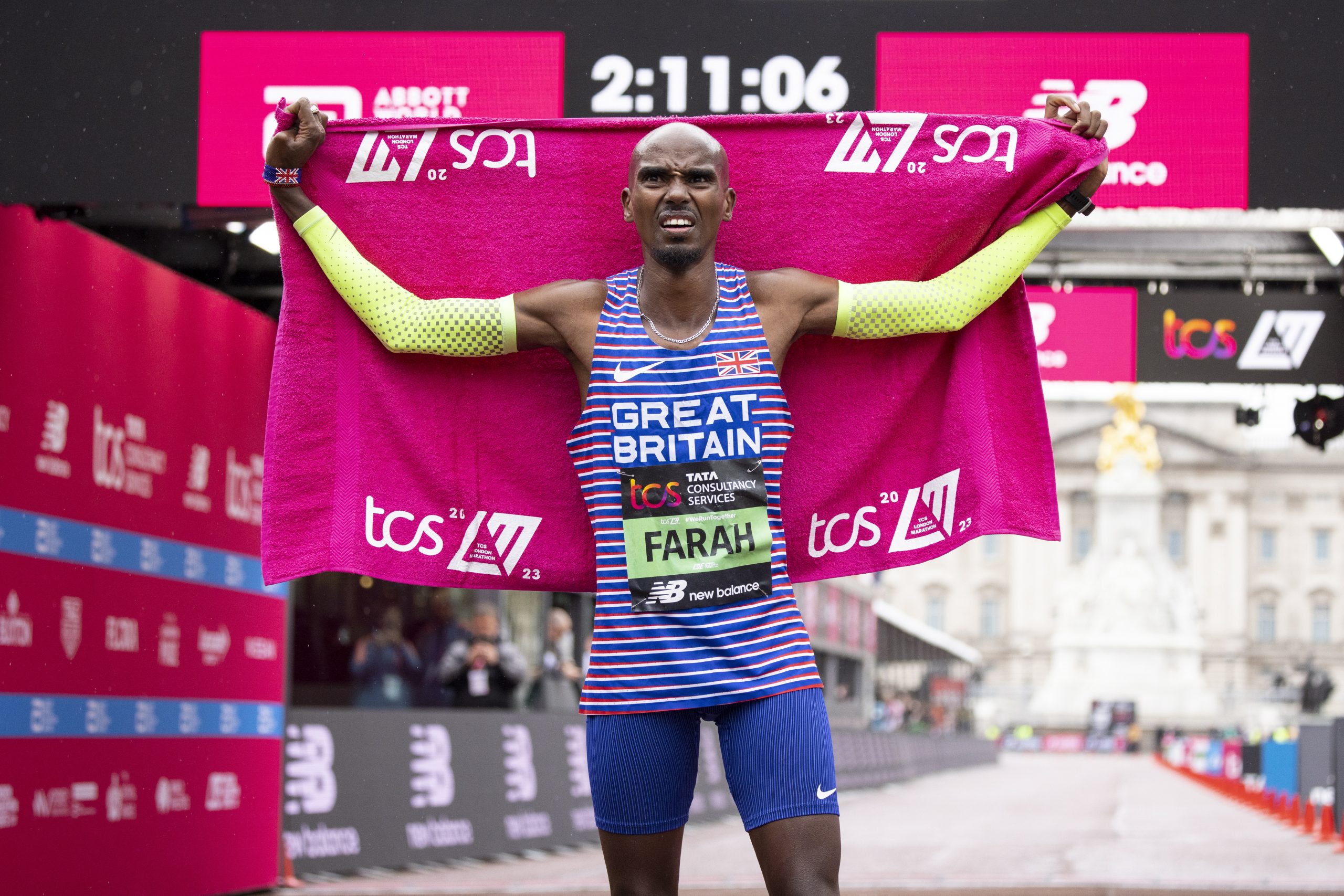 epa10587576 British athlete Mo Farah poses after finishing London Marathon in London, Britain, 23 April 2023. Over 47,000 runners take part as the annual event moves back to April since it was moved to October due to Covid-19 pandemic.  EPA/TOLGA AKMEN