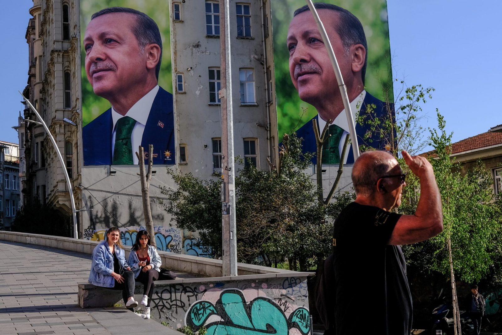 epa10589403 Young girls sit in front of the pictures of Turkish President Recep Tayyip Erdogan in Istanbul, Turkey, 24 April 2023. General elections will be held in Turkey on 14 June 2023 with a two-round voting to elect the President of Turkey and simultaneously parliamentary elections to elect the members the Grand National Assembly of Turkey.  EPA/SEDAT SUNA