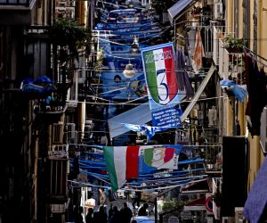 epa10592082 A general view over a street decorated with blue and white ribbons and flags in forestalling celebrations of Napoli's anticipated Serie A title, in Naples, Italy, 26 April 2023.  EPA/CIRO FUSCO  EPA-EFE/CIRO FUSCO