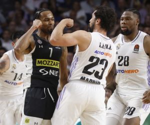 epaselect epa10595430 Partizan's Kevin Punter (L) confronts with Real Madrid's Sergio Llull (C) during the Euroleague basketball match between Real Madrid and Partizan Belgrade at Wizink Center in Madrid, Spain, 27 April 2023.  EPA/Juan Carlos Hidalgo