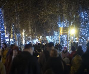 2.1.2023., Zagreb - Adventski ugodjaj u gradu jos traje, ulice su pune posjetitelja. Photo: Neva Zganec/PIXSELL