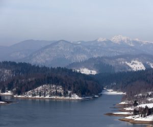 02.02.2023., Lokve - Lokvarsko jezero, selo Lokve i Risnjak pod snijegom.   Photo: Goran Kovacic/PIXSELL