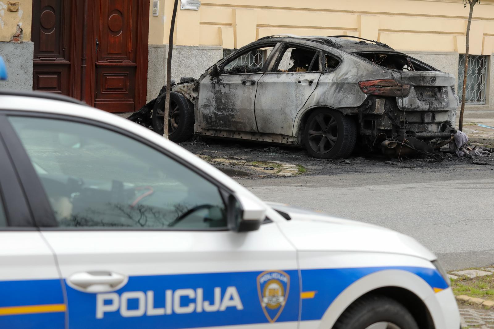 09.04.2023., Osijek - Automobil marke BMW zapalio se u centru grada. Photo: Dubravka Petric/PIXSELL