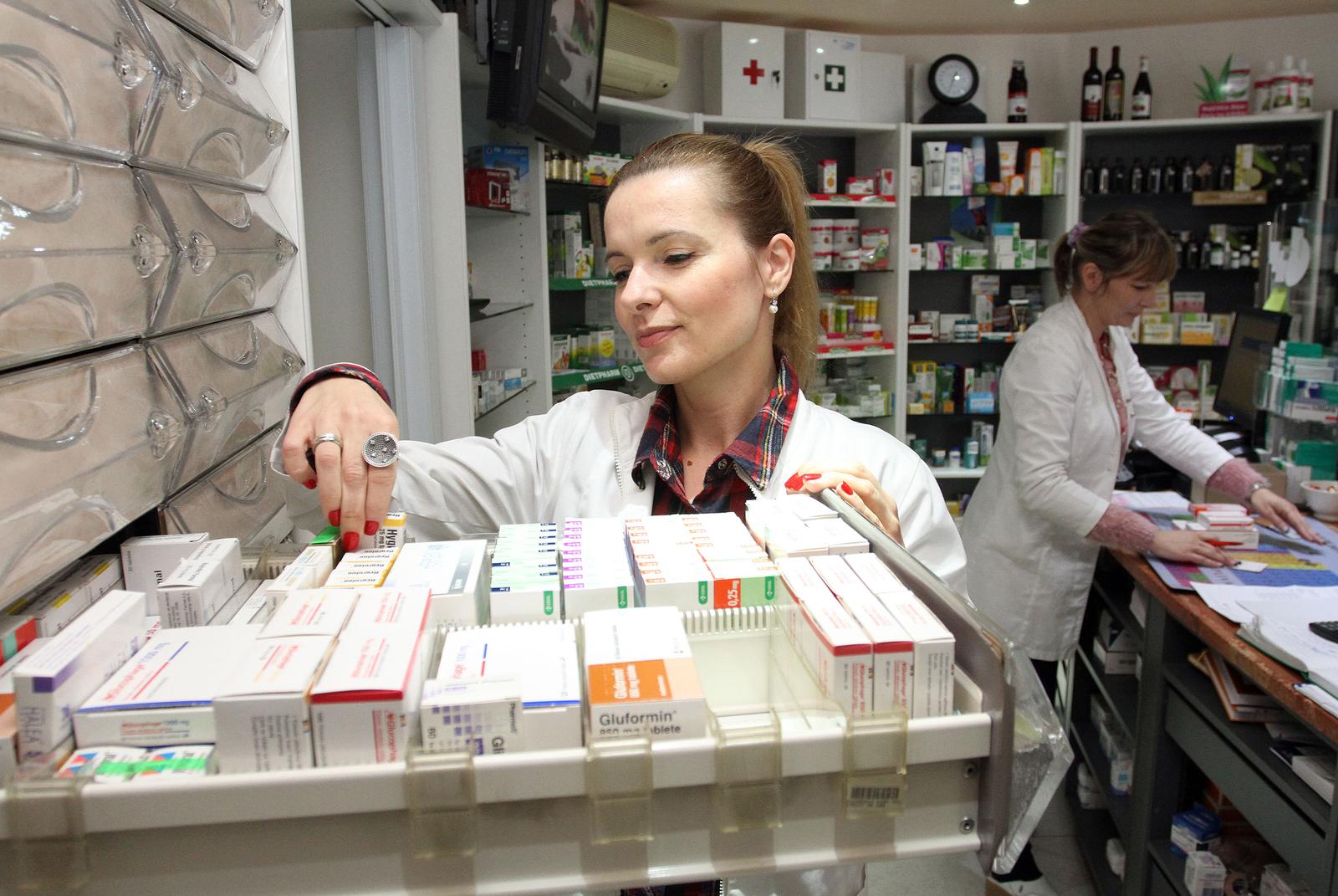 14.02.2014., Cakovec - Farmaceuti u Ljekarni Pocuca."nPhoto: Vjeran Zganec-Rogulja/PIXSELL