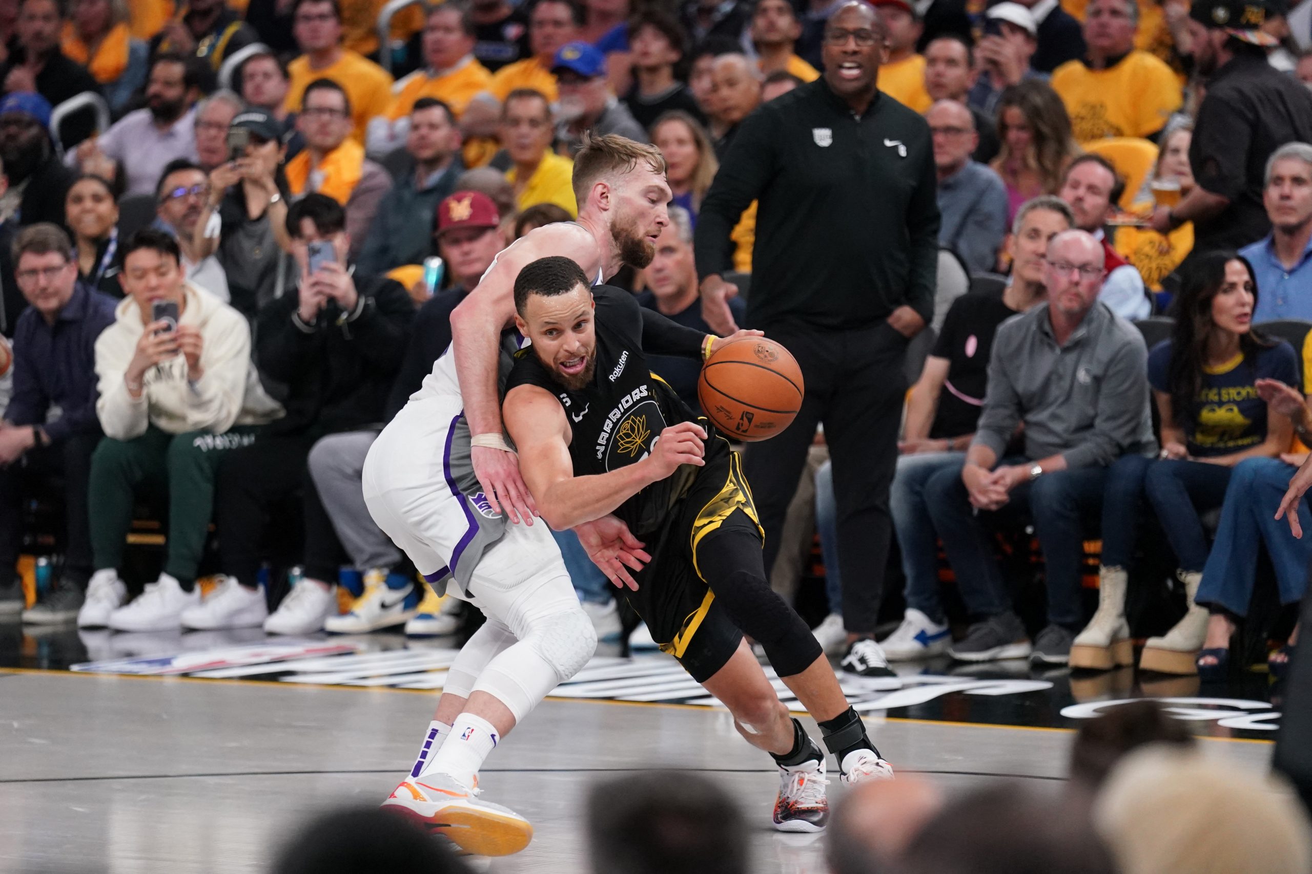 Apr 20, 2023; San Francisco, California, USA; Golden State Warriors guard Stephen Curry (30) dribbles the ball next to Sacramento Kings forward Domantas Sabonis (10) in the third quarter during game three of the 2023 NBA playoffs at the Chase Center. Mandatory Credit: Cary Edmondson-USA TODAY Sports Photo: Cary Edmondson/REUTERS