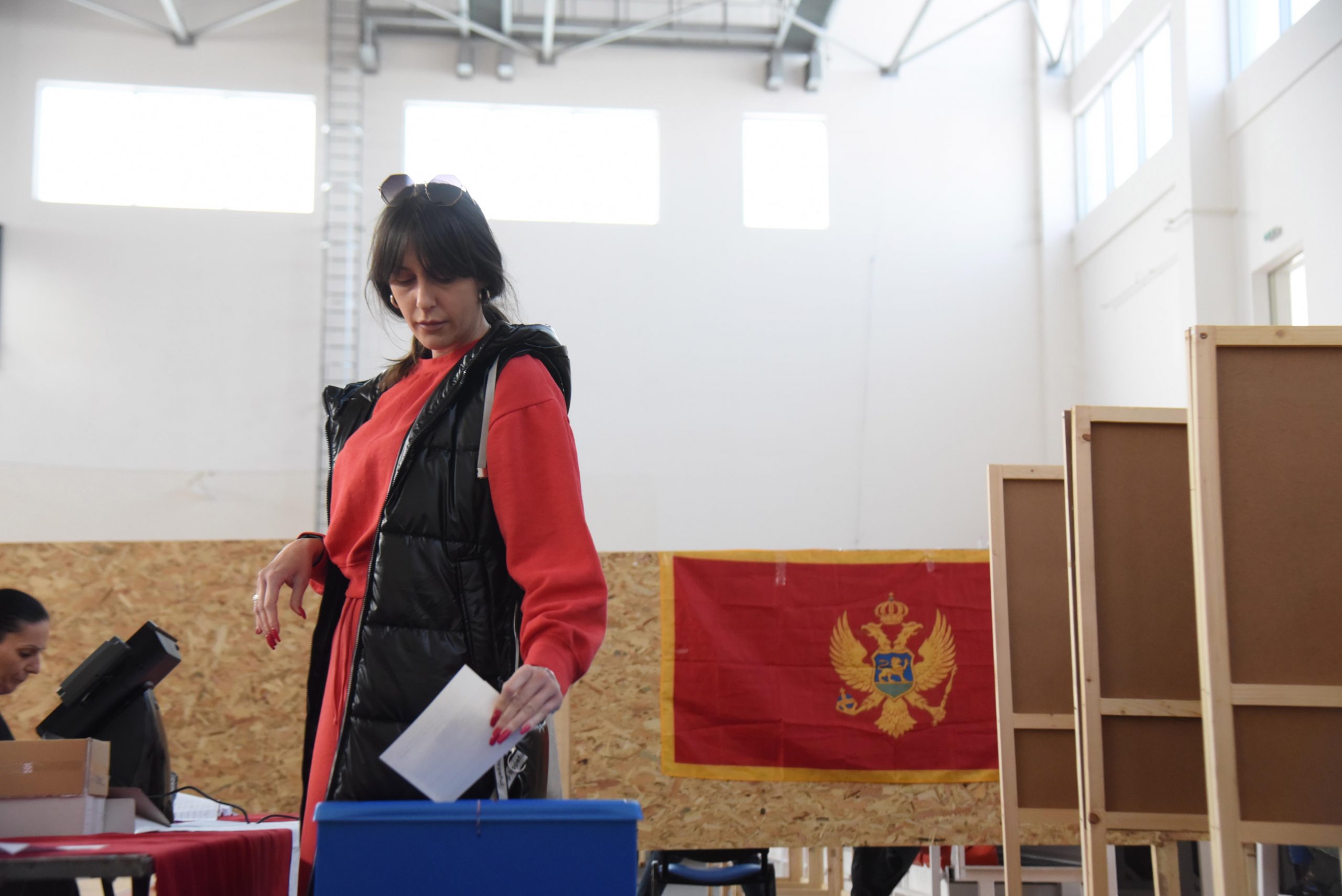 epa10532141 A woman casts her ballot during the first round of the Presidential elections in Podgorica, Montenegro, 19 March 2023. Some 540,000 eligible voters are casting their ballots to chose the next President of Montenegro.  EPA/BORIS PEJOVIC