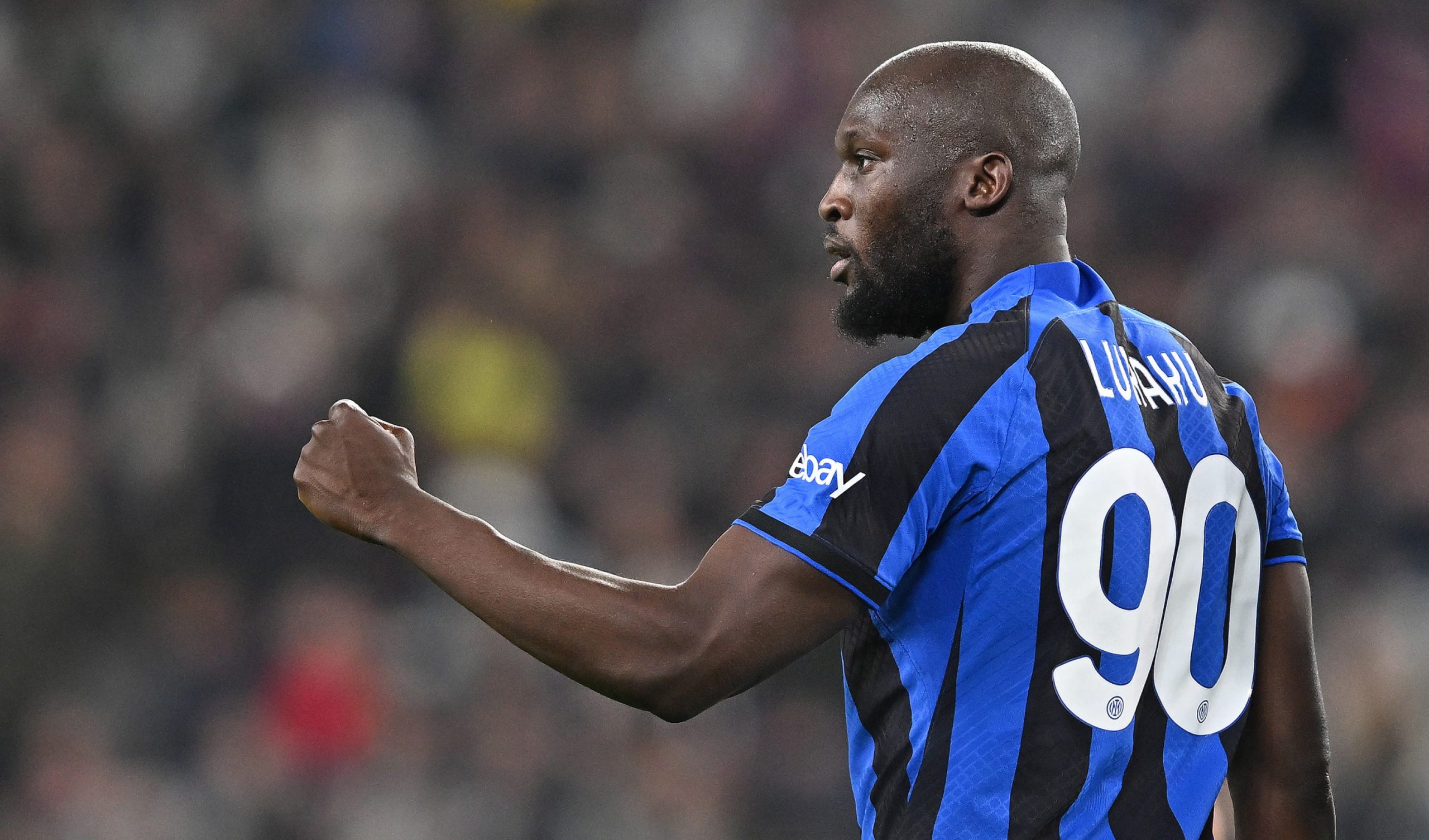 epa10558923 Inter Romelo Lukaku celebrates after scoring the 1-1 goal during the semi-final first leg soccer match of Coppa Italia between Juventus FC and Inter FC, in Turin, Italy, 04 April 2023.  EPA/ALESSANDRO DI MARCO