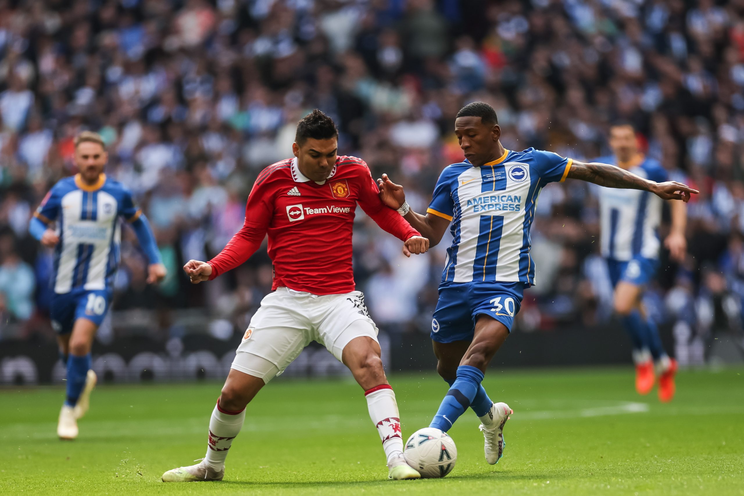 epa10587941 Casemiro of Manchester United FC (L) and Pervis Estupinan of Brighton & Hove Albion FC (R) in action during the FA Cup semi-final match between Brighton and Hove Albion and Manchester United in London, Britain, 23 April 2023.  EPA/ISABEL INFANTES EDITORIAL USE ONLY. No use with unauthorized audio, video, data, fixture lists, club/league logos or 'live' services. Online in-match use limited to 120 images, no video emulation. No use in betting, games or single club/league/player publications