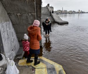 epa10584454 A man carries his wife on his back across a flooded quay amid flooding of the Dnipro River, in Kyiv (Kiev), Ukraine, 21 April 2023, as Russia's invasion of Ukraine continues. According to the Ukrainian Hydrometeorological Center of the State Emergency Service of Ukraine (SES), flood water levels in the Dnipro River within the capital have been declining for several days in a row, with no current flood emergency issued in Kyiv. This year's spring flooding affected several regions across northern and central Ukraine. Russian troops entered Ukraine on 24 February 2022, starting a conflict that has provoked destruction and a humanitarian crisis.  EPA/OLEG PETRASYUK