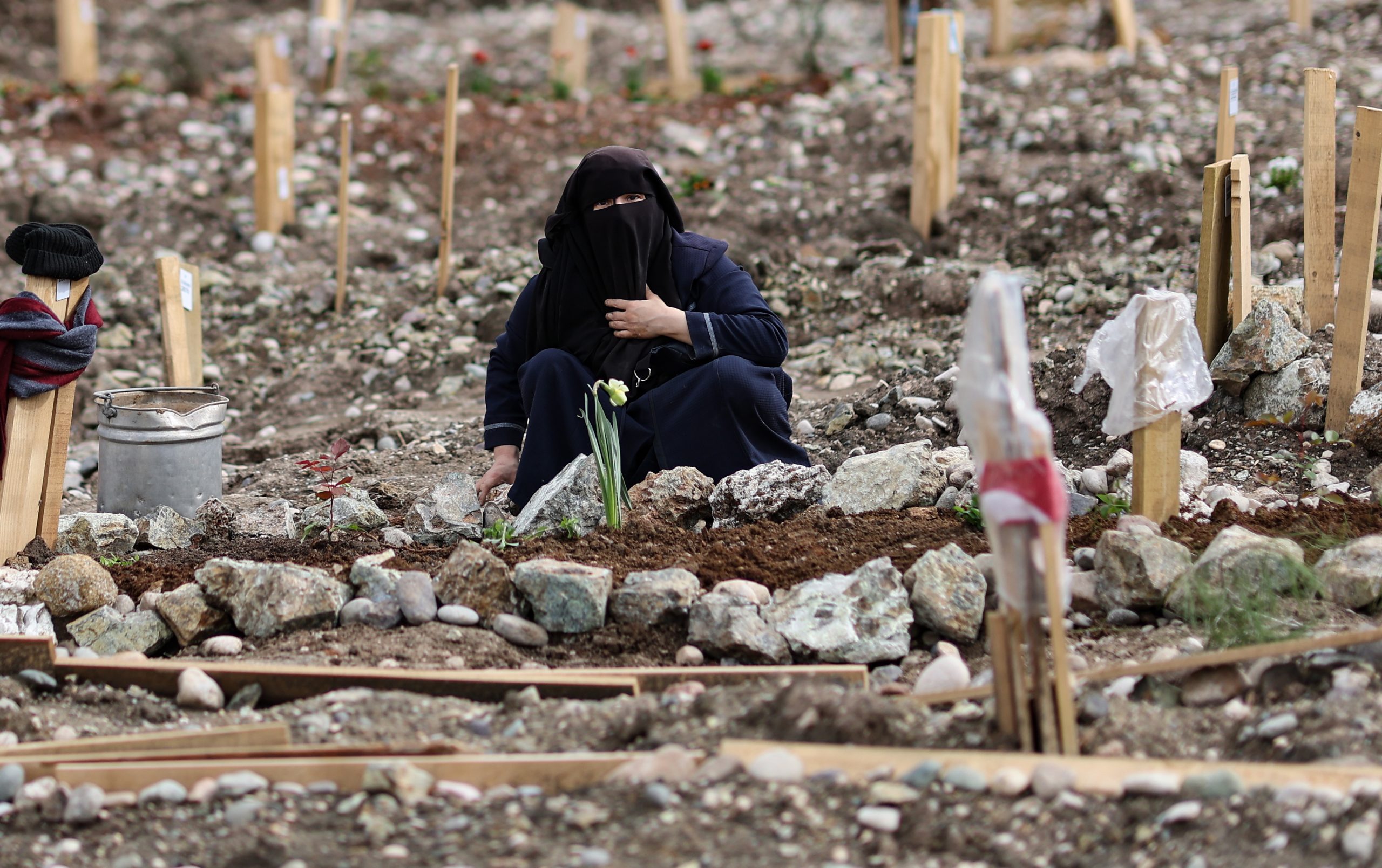 epa10536865 A woman mourns at the graves of her relatives at the Kapicam cemetery on the eve of Ramadan, in the aftermath of a powerful earthquake in Kahramanmaras, Turkey, 22 March 2023. More than 50,000 people died and thousands more were injured after major earthquakes struck southern Turkey and northern Syria on 06 February and again on 20 February 2023.  EPA/ERDEM SAHIN