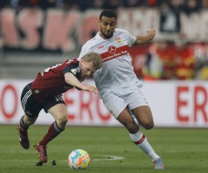 epa10560103 Mats Moller Daehli of 1. FC Nuremberg (L) and Josha Vagnoman of VfB Stuttgart (R) in action during the German DFB Cup quarter final soccer match between 1. FC Nuremberg and VfB Stuttgart in Nuremberg, Germany, 05 April 2023.  EPA/RONALD WITTEK CONDITIONS - ATTENTION: The DFB regulations prohibit any use of photographs as image sequences and/or quasi-video.
