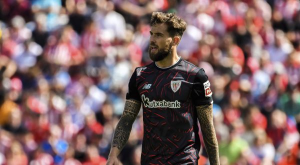 ALMERIA, SPAIN - APRIL 22: Iñigo Martínez of Athletic de Bilbao focus during the match between UD Almeria and Athletic de Bilbao of La Liga Santander on April 22, 2023 at PowerHouse Stadium in Almeria, Spain. (Photo by Samuel Carreño/PXImages/Icon Sportswire) (Icon Sportswire via AP Images)