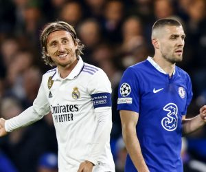 epa10579211 Luka Modric of Real Madrid (L) reacts next to Mateo Kovacic of Chelsea during the UEFA Champions League quarter final, 2nd leg match between Chelsea and Real Madrid in London, Britain, 18 April 2023.  EPA/TOLGA AKMEN
