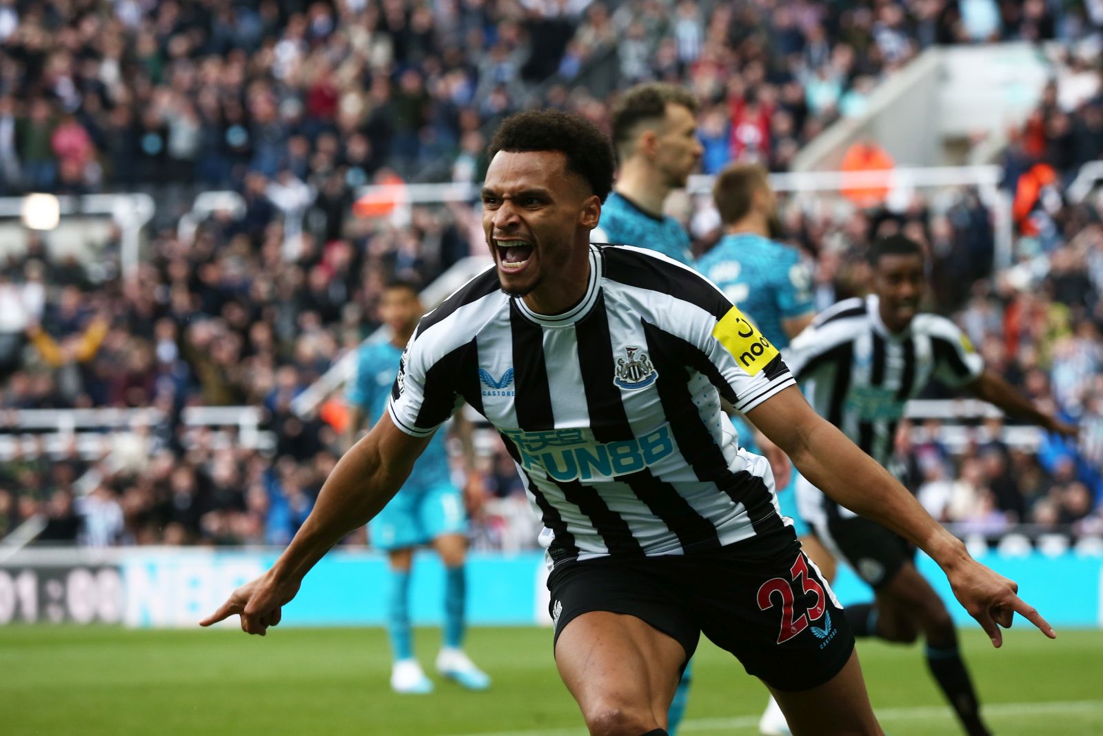 epa10587513 Jacob Murphy of Newcastle celebrates after scoring the 1-0 opening goal during the English Premier League soccer match between Newcastle United and Tottenham Hotspur in Newcastle, Britain, 23 April 2023.  EPA/ADAM VAUGHAN EDITORIAL USE ONLY. No use with unauthorized audio, video, data, fixture lists, club/league logos or 'live' services. Online in-match use limited to 120 images, no video emulation. No use in betting, games or single club/league/player publications