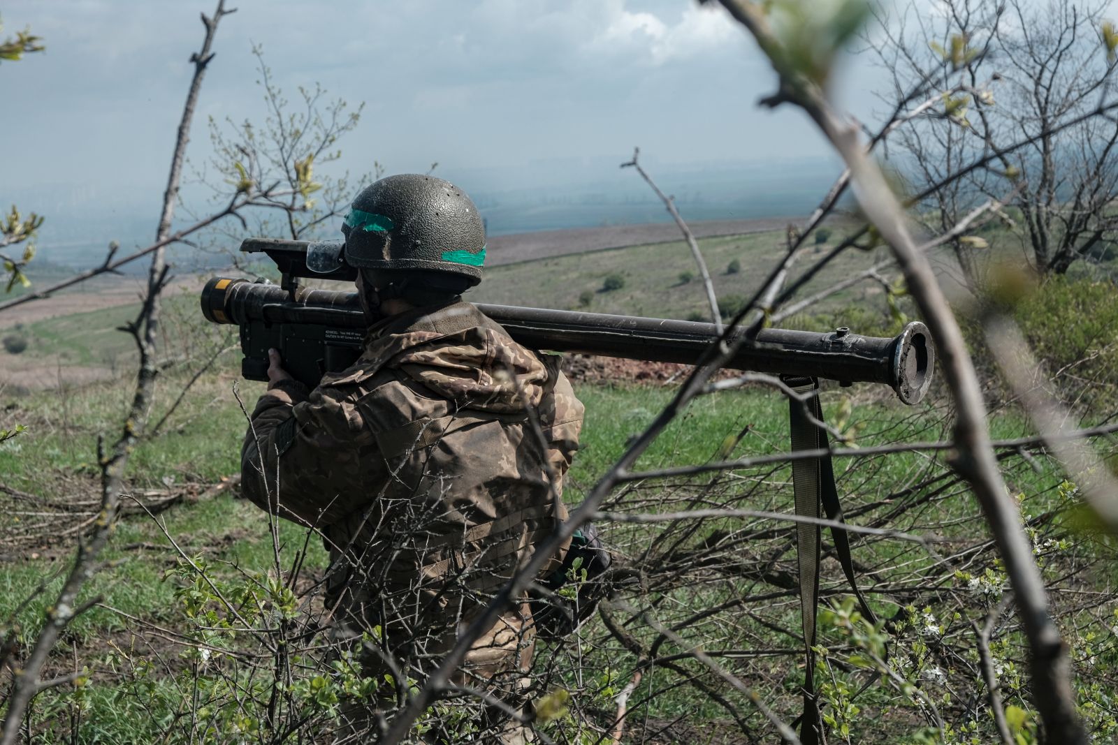 epa10588140 A member of the Ukrainian army's anti-aircraft missile division of the 57th Brigade in position outside of Bakhmut, Ukraine, 23 April 2023. Russian troops entered Ukrainian territory in February 2022, starting a conflict that has provoked destruction and a humanitarian crisis.  EPA/Maria Senovilla