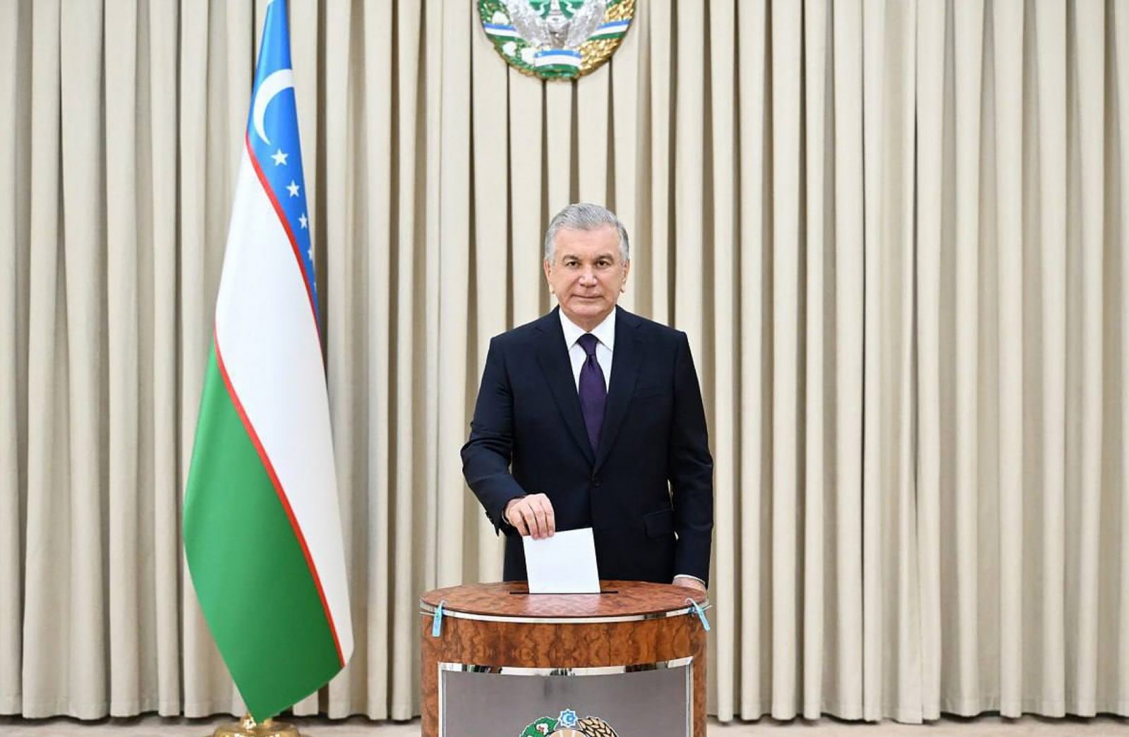 epa10599552 A handout photo made available by the Uzbek President press service shows Uzbek President Shavkat Mirziyoyev voting on a constitutional referendum at a polling station in Tashkent, Uzbekistan, 30 April 2023. In the new version of the Constitution of Uzbekistan, which was approved by the Legislative (lower) chamber of the Oliy Majlis (parliament) and approved by the Senate (upper house of parliament), the number of articles increased from 128 to 155, constitutional norms - from 275 to 434. The country's constitution will be updated by 65 percent. Among the amendments is a clause on the extension of the term of office of Uzbekistan's president from five to seven years and on the prohibition of the death penalty. The current Constitution was adopted in 1992, since then the Basic Law of the country has been amended 15 times. 383 international observers from 45 countries arrived at the referendum held on Sunday in Uzbekistan.  EPA/UZBEK PRESIDENT PRESS SERVICE / HANDOUT  HANDOUT EDITORIAL USE ONLY/NO SALES