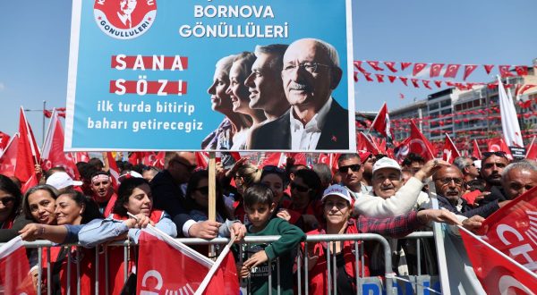 epa10599716 Supporters of Turkish presidential candidate Kemal Kilicdaroglu, leader of the opposition Republican People's Party (CHP), hold Turkish flags and shout slogans during his election campaign rally in lzmir, Turkey, 30 April 2023. General elections will be held in Turkey on 14 May 2023 with a two-round voting to elect the president of Turkey and the parliamentary elections will be held simultaneously to elect the members of the Grand National Assembly of Turkey.  EPA/TOLGA BOZOGLU