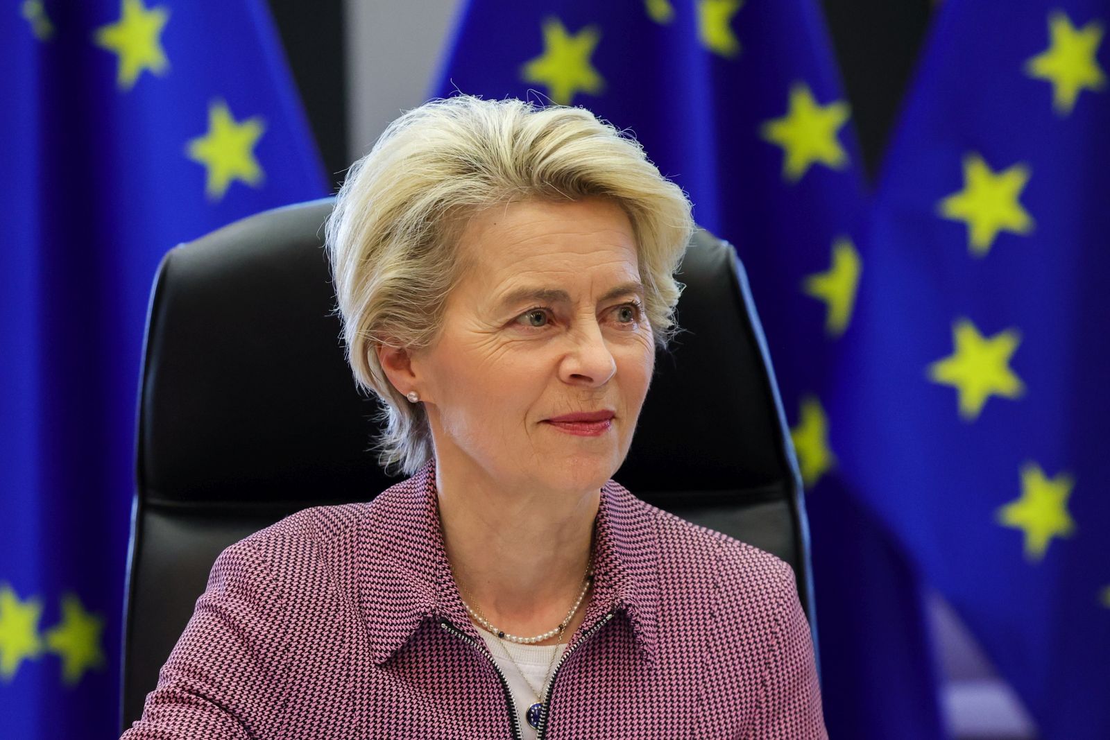 epa10605728 European Commission President Ursula von der Leyen arrives at the start of the European Commission weekly college meeting in Brussels, Belgium, 03 May 2023. The meeting will discuss the ramping up of ammunition production in the EU and stronger rules to fight corruption in the EU and worldwide.  EPA/OLIVIER MATTHYS