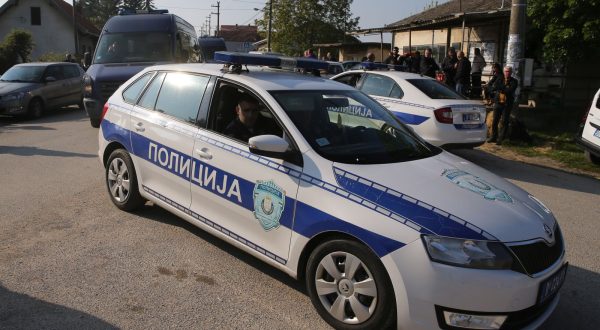 epa10609852 Police vehicles arrive in the village Dubona, near Mladenovac, Serbia, 05 May 2023. A gunman identified by authorities only as U.B. killed eight people and wounded fourteen in a drive-by shooting attack late 04 May 2023.  EPA/ANDREJ CUKIC