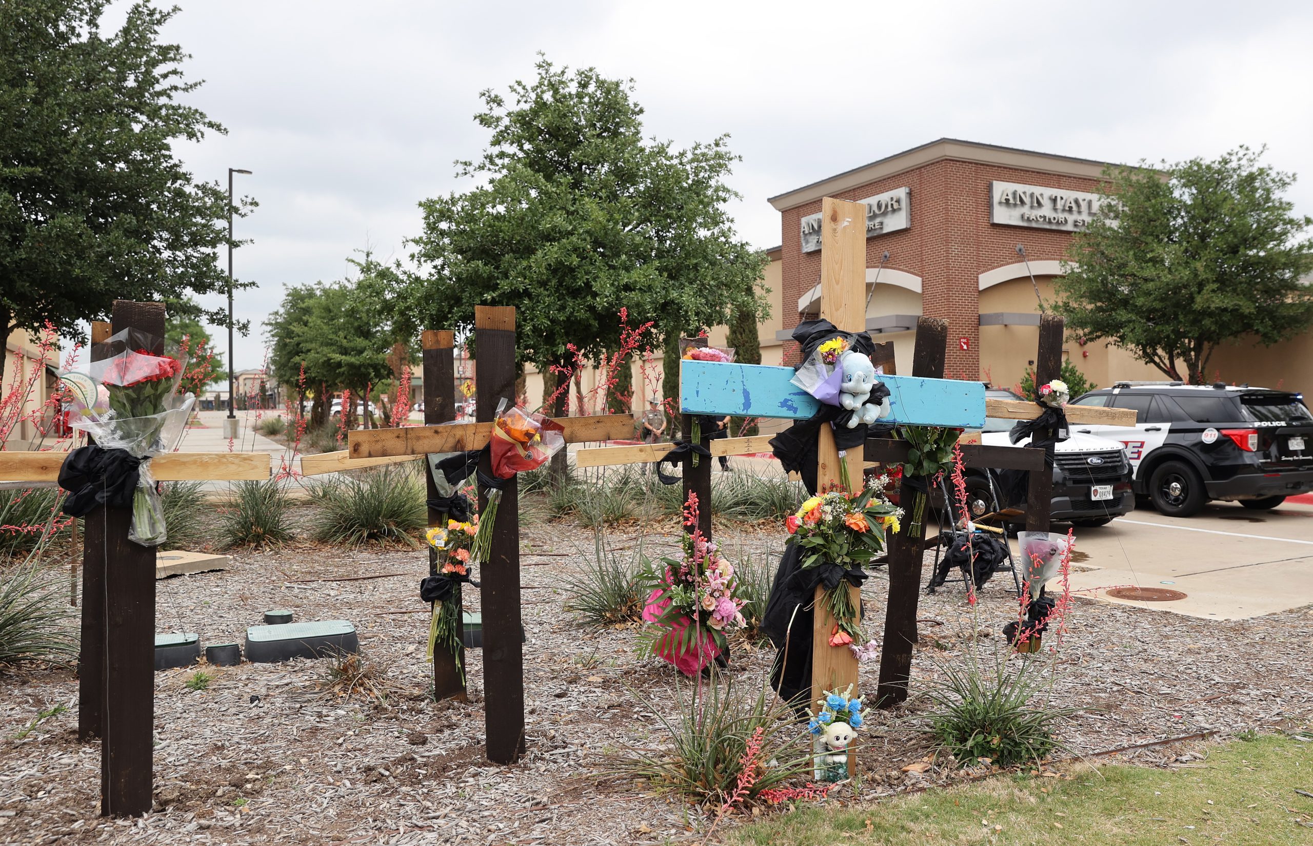 epa10614688 A vigil of nine crosses is placed at the entrance to the Allen Premium Outlet Mall in remembrance of those that died from the mass shooting that happened the day before in Allen, Texas, USA, 07 May 2023. According to the police, nine people including the gunman were killed on 06 May 2023 after a man opened fire at passers-by.  EPA/ADAM DAVIS