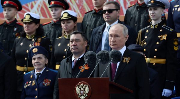 epa10616636 Russian President Vladimir Putin (C) delivers his speech during a Victory Day military parade on Red Square in Moscow, Russia, 09 May 2023. Russia marks the 78th anniversary of the victory in World War II over Nazi Germany and its allies. The Soviet Union lost 27 million people in the war.  EPA/GAVRIIL GRIGOROV / SPUTNIK / KREMLIN POOL