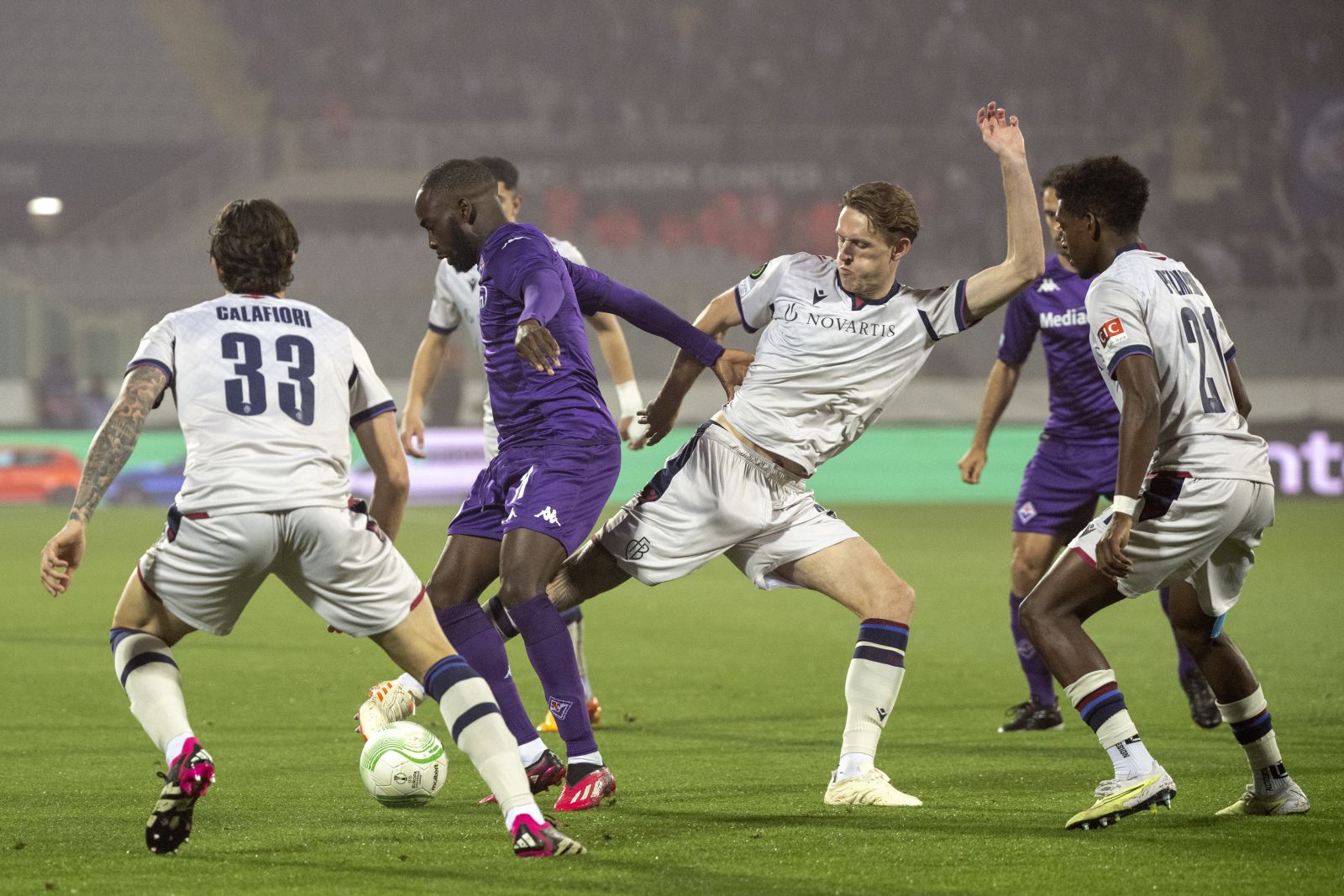 epa10621643 Fiorentina's Jonatha Ikone (2L) in action against Basel's (L-R) Riccardo Calafiori, Wouter Burger, and Andy Pelmard during the UEFA Conference League semi final first leg soccer match between Italy's ACF Fiorentina and Switzerland's FC Basel 1893 at the Artemio Franchi stadium in Florence, Italy,11 May 2023.  EPA/GEORGIOS KEFALAS